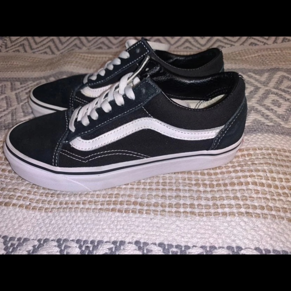 Vans - Picture 2 of 9